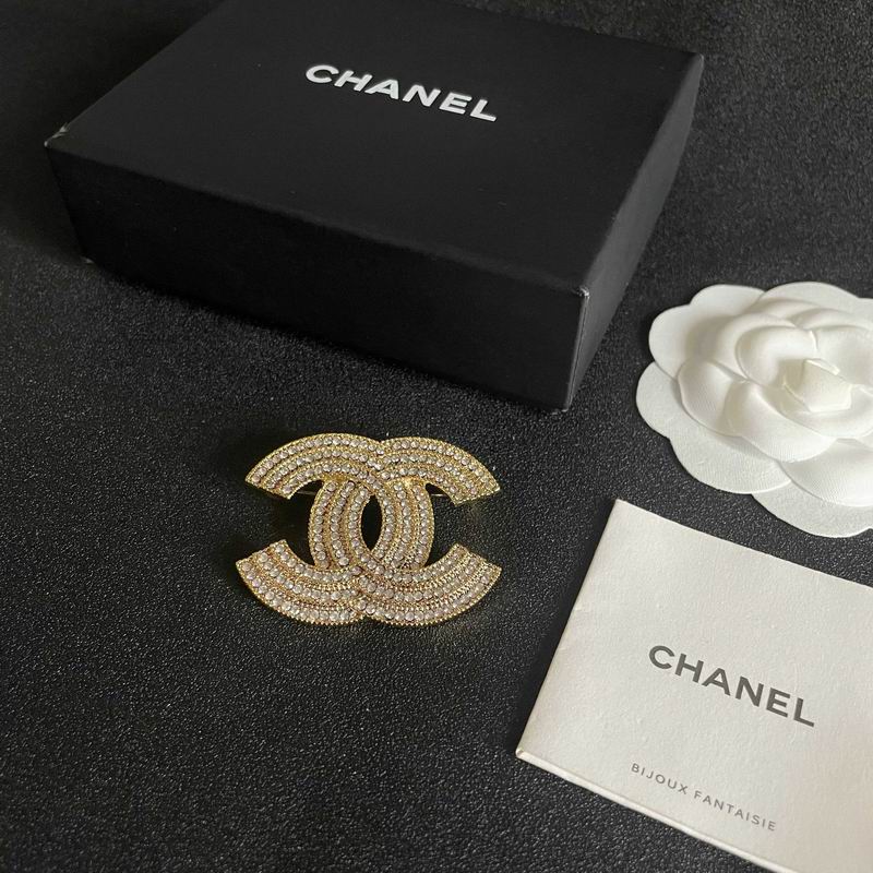Chanel Brooch 06yxs17